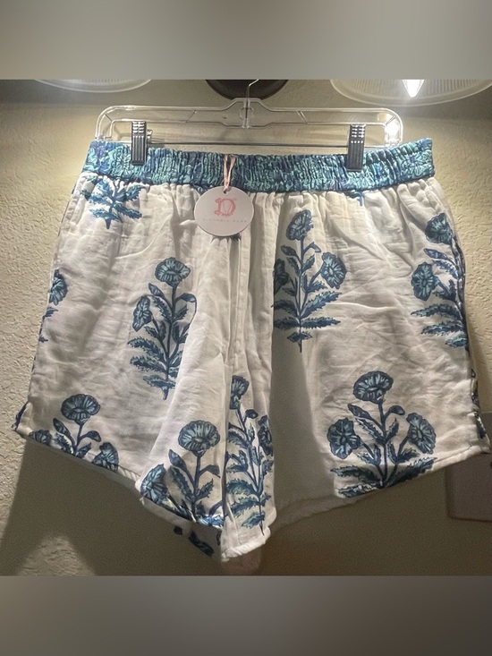 Victoria Dunn Pants - Victoria Dunn White Shorts with Blue Floral Print Size Large NWT